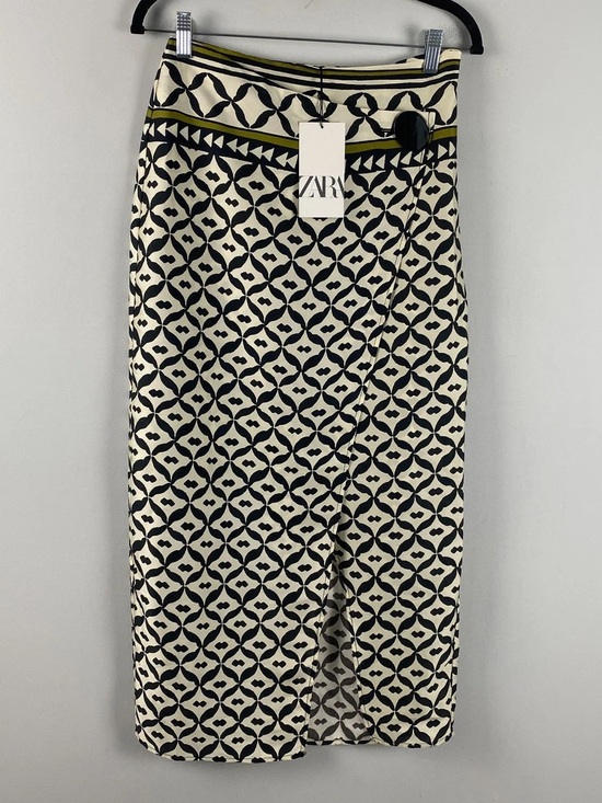 Zara Dresses & Skirts - Zara Cream and Black Geometric Midi Skirt with Olive-Striped Waistband sexy